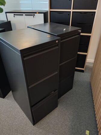 Tre arkivskabe, metal  