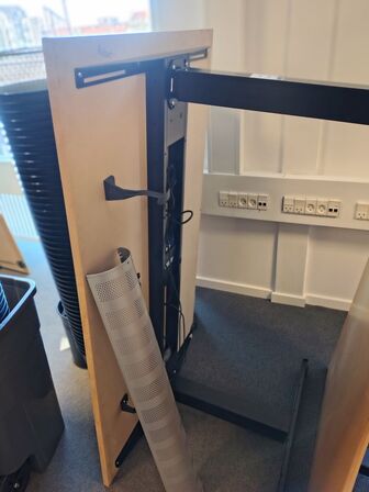 Fem hæve/sænkeborde assorterede