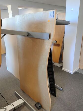 Fem hæve/sænkeborde assorterede