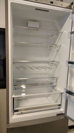 Køle-/fryseskab Bosch KGE49AICA/10