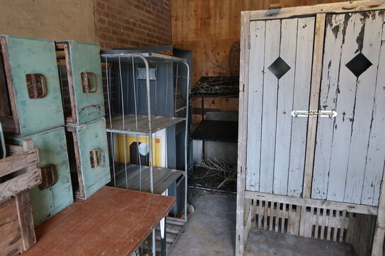 Div. Butiksinventar, reoler, skab, vogne m.m.