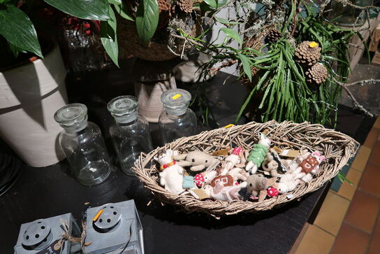 Div. Tørrede grene, pyntegenstande m.m.