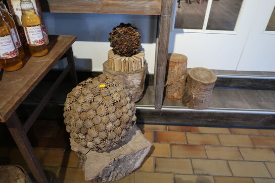 Div. Borde, butiksinventar, trækasser uden indhold