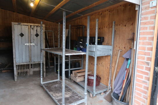 Div. Butiksinventar, reoler, skab, vogne m.m.