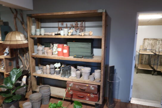 Butiksreol uden indhold