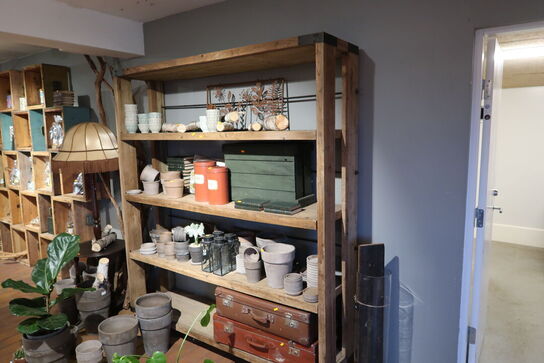 Butiksreol uden indhold