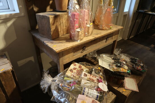 Div. Trækasser, bord uden indhold