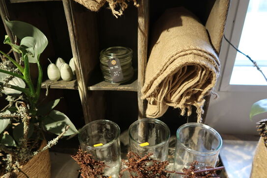 Reolsystem med indhold