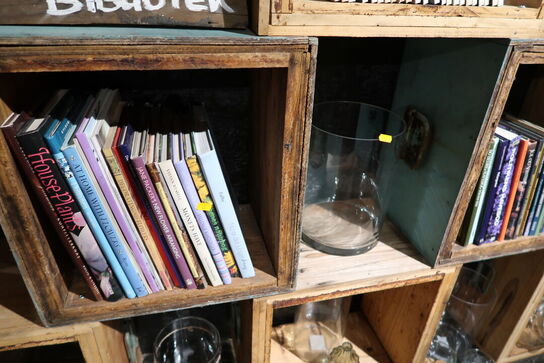 Div. Krukker, vaser og bøger