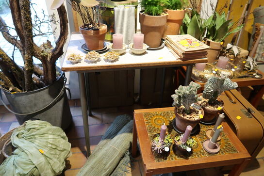 3 stk. borde, kuffert uden indhold