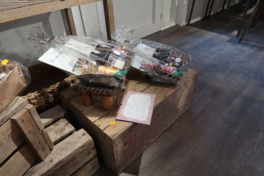 Div. Trækasser, bord uden indhold