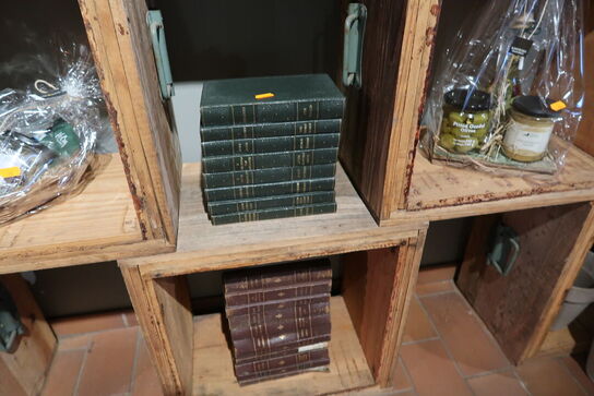 Div. Pyntegenstande, bøger m.m.