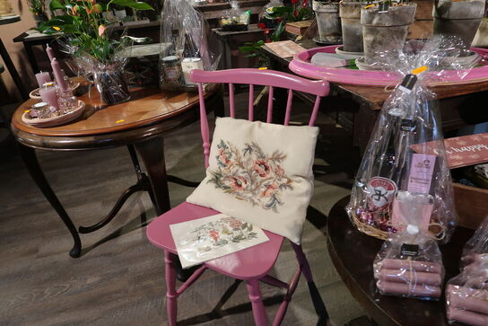 3 stk. borde samt stol uden indhold