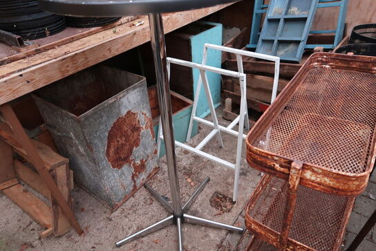 Div. Butiksinventar, fotolamper, borde, reoler m.m.