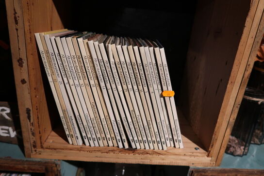 Div. Krukker, vaser og bøger