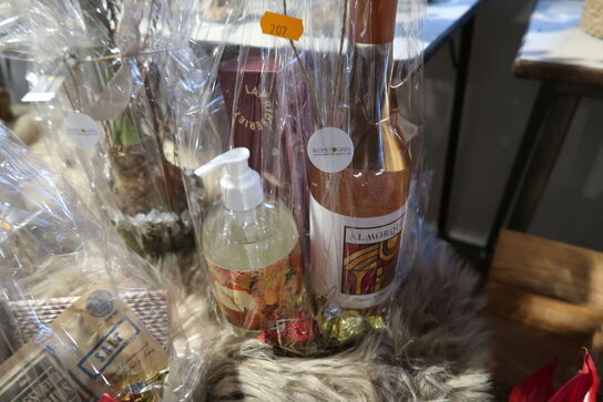 3 stk. gavekurve samt plante i vase