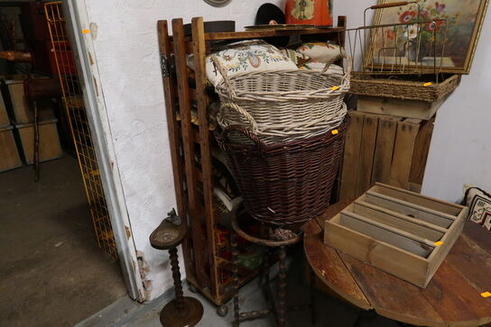 Div. Butiksinventar, puder, reoler, borde, trækasser m.m.