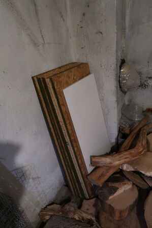 Butiksreol uden indhold