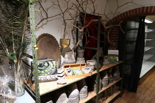 Butiksreol uden indhold