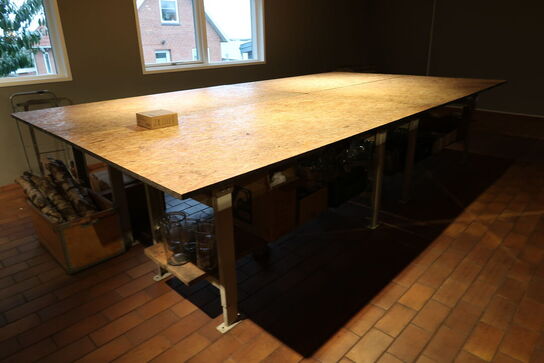 Arbejdsbord bestående af 4 dele