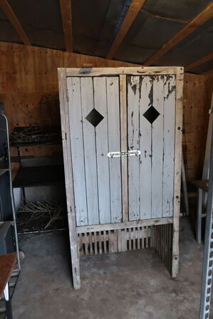 Div. Butiksinventar, reoler, skab, vogne m.m.