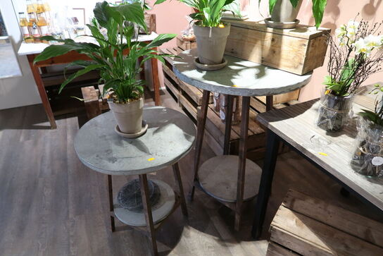 2 stk. borde uden indhold