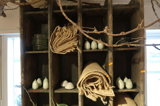 Reolsystem med indhold