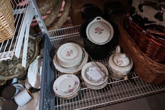 Div. Dele til dekorationer, pyntegenstande, service KONGENS LYNGBY m.m.
