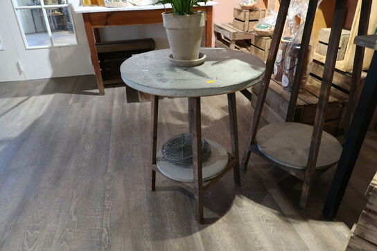 2 stk. borde uden indhold