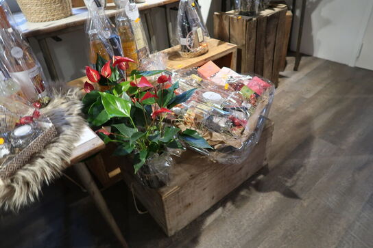 Div. Borde, trækasser uden indhold