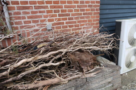 Mannequin på stol m.m.