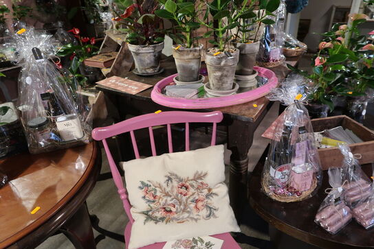 3 stk. borde samt stol uden indhold