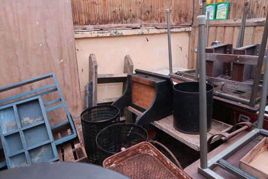 Div. Butiksinventar, fotolamper, borde, reoler m.m.