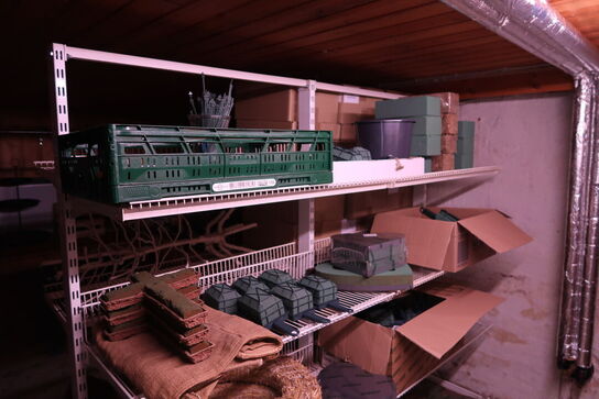 Div. Dele til dekorationer, pyntegenstande, service KONGENS LYNGBY m.m.