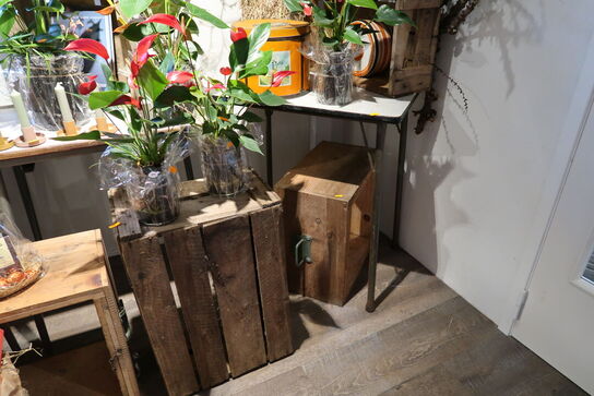 Div. Borde, trækasser uden indhold