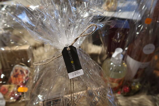 3 stk. gavekurve samt plante i vase