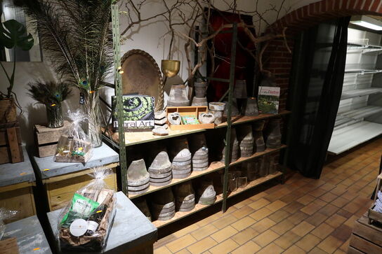 Butiksreol uden indhold