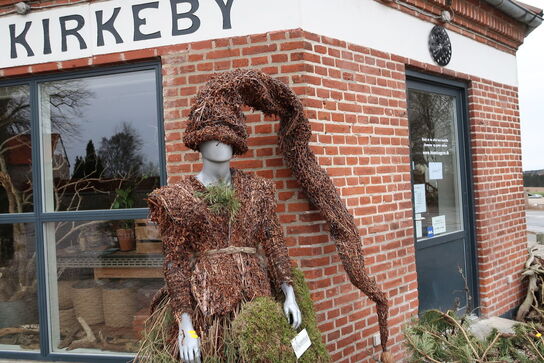 Dekorationsport samt dekoreret mannequin