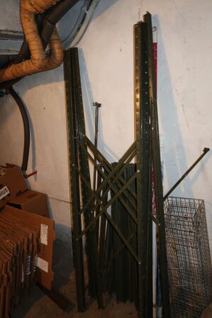 Butiksreol uden indhold