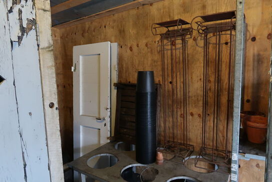 Div. Butiksinventar, reoler, skab, vogne m.m.