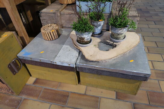 Div. Trækasser samt borde uden indhold