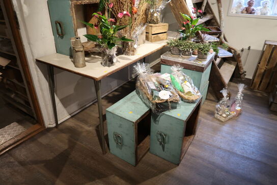 Bord, trækasser uden indhold