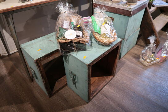 Bord, trækasser uden indhold