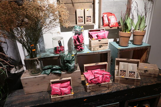 Div. Trækasser samt butiksinventar uden indhold