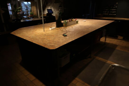 Arbejdsbord med indhold