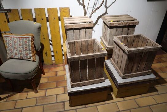 Div. Trækasser, stol, tørrede grene m.m.