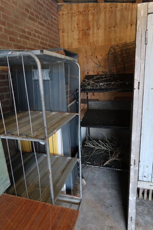 Div. Butiksinventar, reoler, skab, vogne m.m.