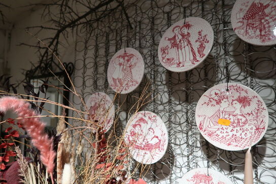 Metalnet med platter BJØRN VINBLAD