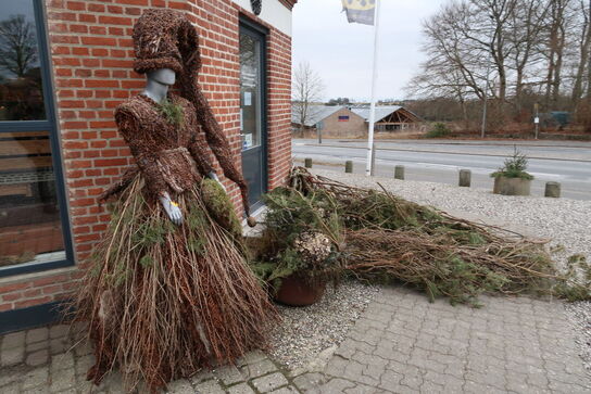 Dekorationsport samt dekoreret mannequin