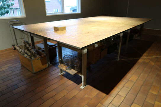 Arbejdsbord bestående af 4 dele